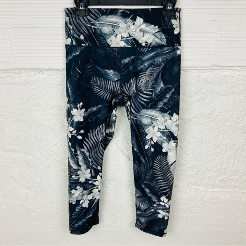 BALANCE COLLECTION black & gray cropped leaf, floral stretch yoga leggings SZ L